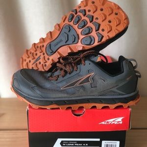 New men’s Altra lone peak 4.5. Sz 9.5 NIB